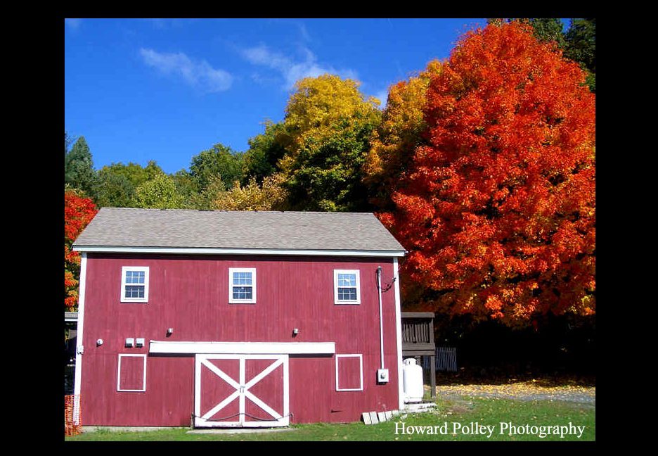 red-barn-with-fall-foliage
